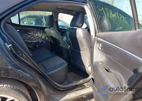 2015 Toyota Corolla S Plus z USA, uszkodzony, nr VIN 2T1BURHE7FC444637